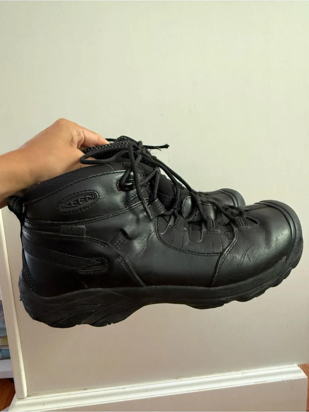KEEN Black Leather Men's Work Boots Hiking Ankle Lace Up Slip Resistant Size 10